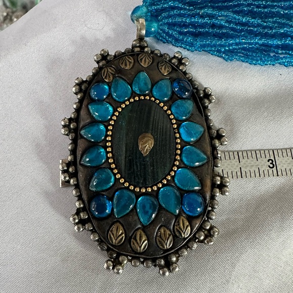 Gorgeous blue seed bead necklace with large oval medallion - Picture 6 of 8